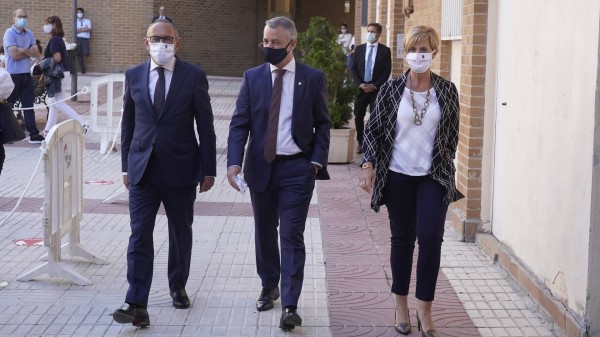 Mitina Oion. Ramiro González, Arantxa Tapia, Iñigo Urkullu.
