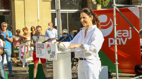 Mitina Zumarraga. Bakartxo Tejeria, Iñigo Urkullu, Andoni Ortuzar.