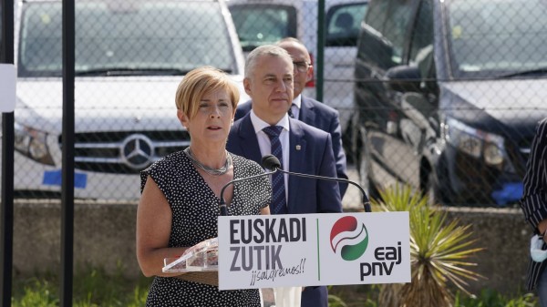 Industriari buruzko ekitaldia.  Iñigo Urkullu, Arantxa Tapia.