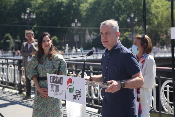 Berdintasunari buruzko ekitaldia. Inmaculada Boneta, Maitane Ipiñazar, Iñigo Urkullu