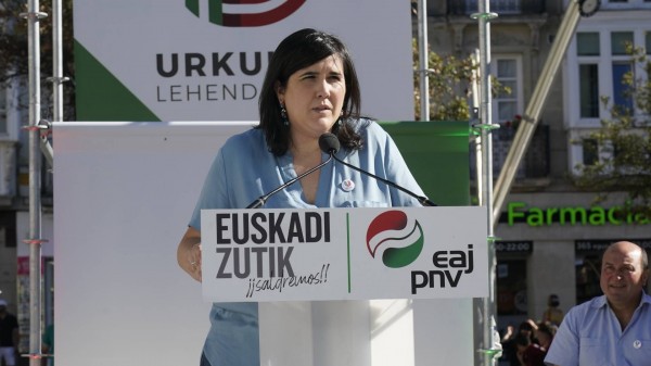Mitina Vitoria-Gasteiz. Jone Berriozabal, Iñigo Urkullu, Andoni Ortuzar.