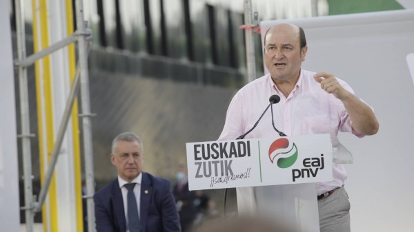Mitina Donostia. Bakartxo Tejeria, Iñigo Urkullu, Andoni Ortuzar	