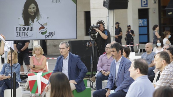 Mitin Donostia. Bakartxo Tejeria, Iñigo Urkullu, Andoni Ortuzar	