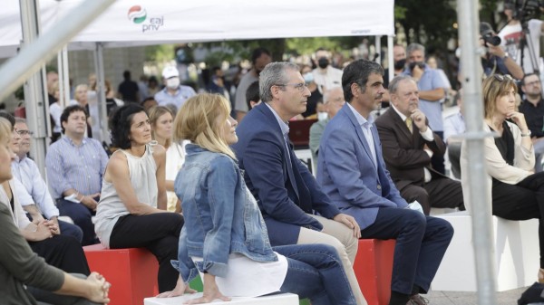 Mitina Donostia. Bakartxo Tejeria, Iñigo Urkullu, Andoni Ortuzar	