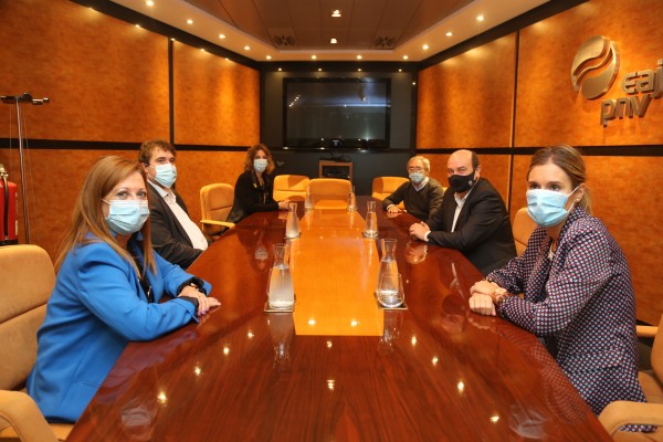 Reunión en Sabin Etxea EAJ-PNV y PDeCAT. Andoni Ortuzar, David Bonvehí