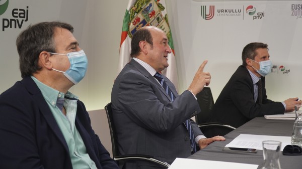Andoni Ortuzar se reúne con Juan Guaidó