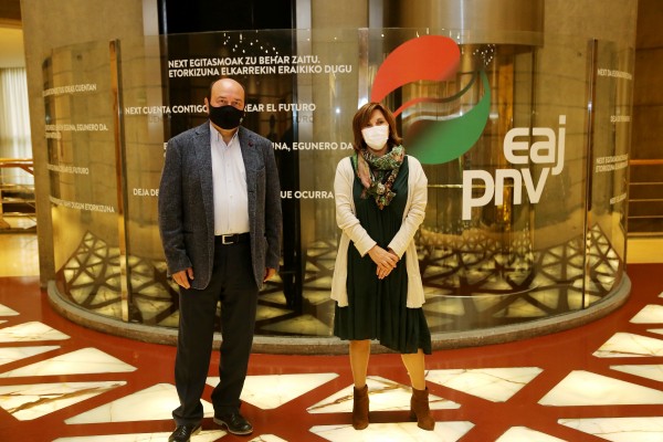 Andoni Ortuzarrek Pilar Garrido hartu du Sabin Etxean