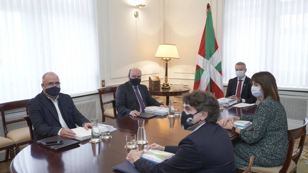 Lehendakaria EAJ -PNV eta PSEko ordezkariekin bildu da