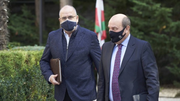 Lehendakaria EAJ -PNV eta PSEko ordezkariekin bildu da