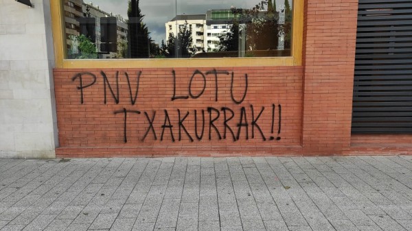 Pintadak Gasteiz Erdialdeko eta Amurrioko batzokietan 