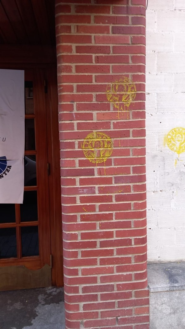 Pintadak Gasteiz Erdialdeko eta Amurrioko batzokietan 
