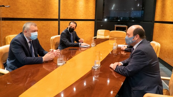 Andoni Ortuzar, se ha reunido hoy en Sabin Etxea con el embajador de Georgia, Ilia Giorgadze