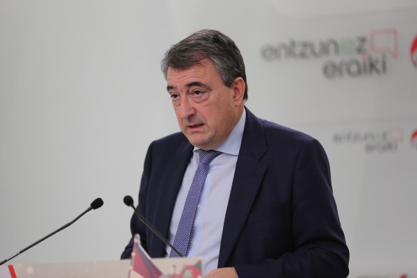 Aitor Esteban Bravo 