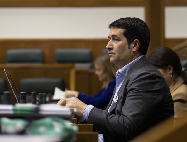 Pleno Ordinario en el Parlamento Vasco (01-12-2022)