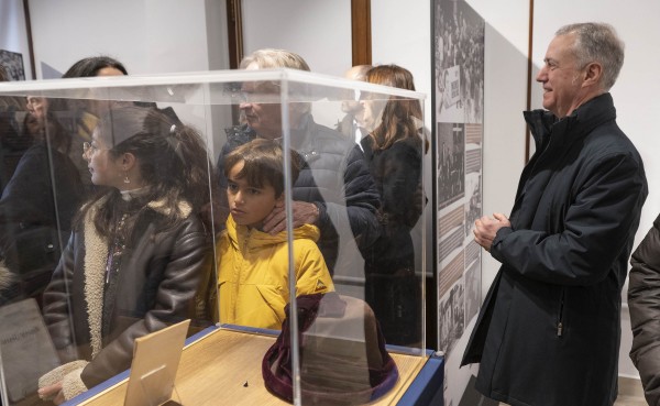 Homenaje del Ayuntamiento de Azkoitia a Julene Urzelai