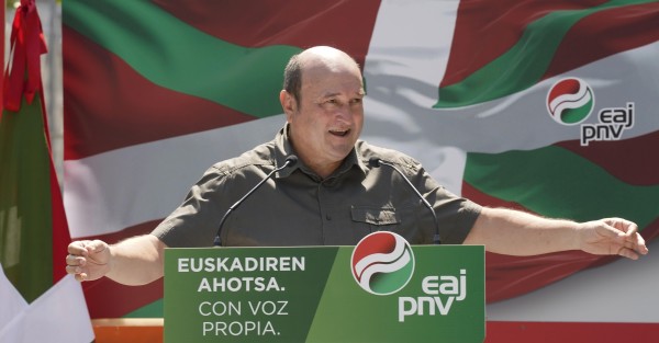 J-23 Mikel Legarda, Almudena Otaola, Aitor Esteban, Andoni Ortuzar - Zaramaga