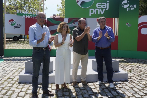 J-23 Mikel Legarda, Almudena Otaola, Aitor Esteban, Andoni Ortuzar - Zaramaga