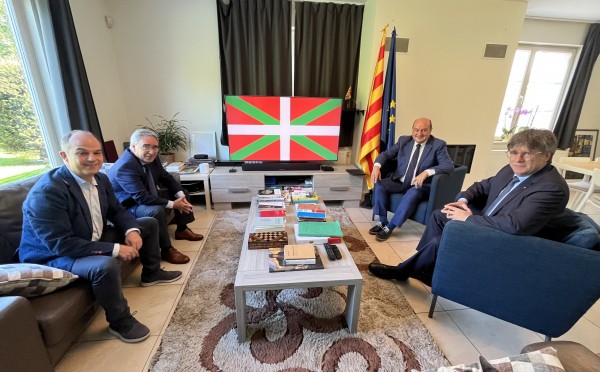 Ortuzar y el president Puigdemont se reúnen en Waterloo