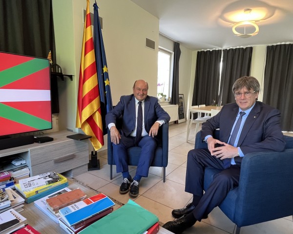 Ortuzar y el president Puigdemont se reúnen en Waterloo