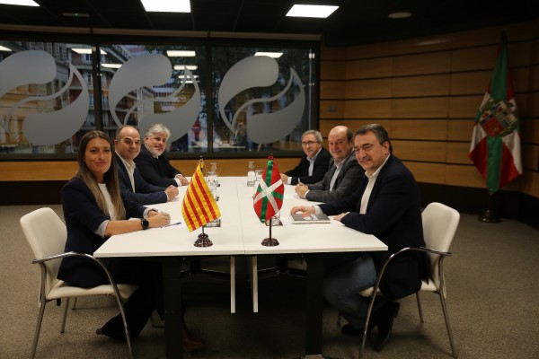 EAJ-PNVren eta Junts per Catalunya-ren arteko bilera