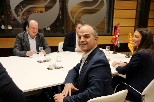 EAJ-PNVren eta Junts per Catalunya-ren arteko bilera