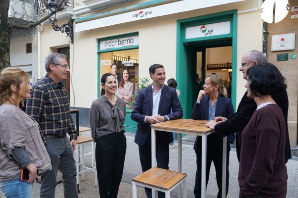 Imanol Pradalesek topagune elektorala inauguratu du Donostian