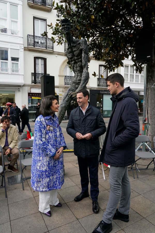 A-21 Mitina Arka Plazan. Imanol Pradales, Nerea Melgosa, Joseba Diez Alustegi