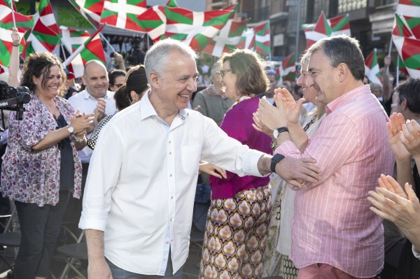 21-A Mitin Getxo. Imanol Pradales, Maitane Ipiñazar, Iñigo Urkullu, Andoni Ortuzar