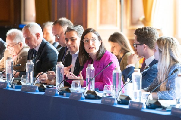 Oihane Agirregoitia Parisen Demokraziaren eta Askatasunen alde egin den Gailurrean