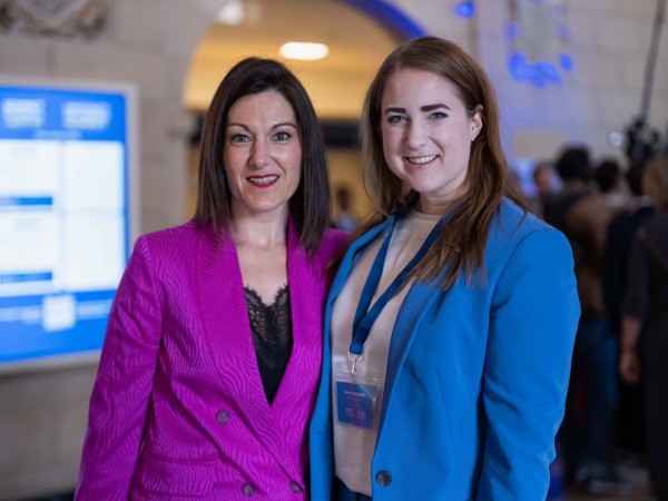 Oihane Agirregoitia Parisen Demokraziaren eta Askatasunen alde egin den Gailurrean