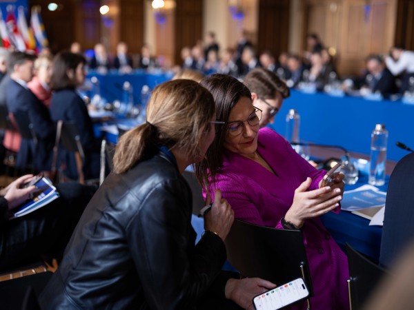 Oihane Agirregoitia en Cumbre por la Democracia y las Libertades de París