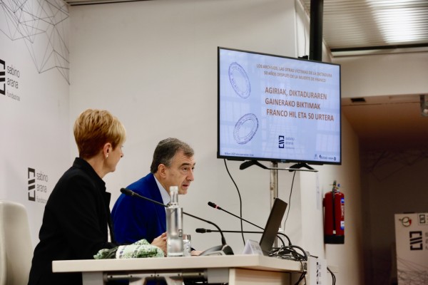Aitor Esteban eta Arantxa Tapia SAF Sekretu Ofizialen Legeari buruzko mintegian