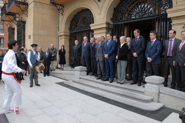 Getxon egin den Agirren Lehendakariari omenaldia