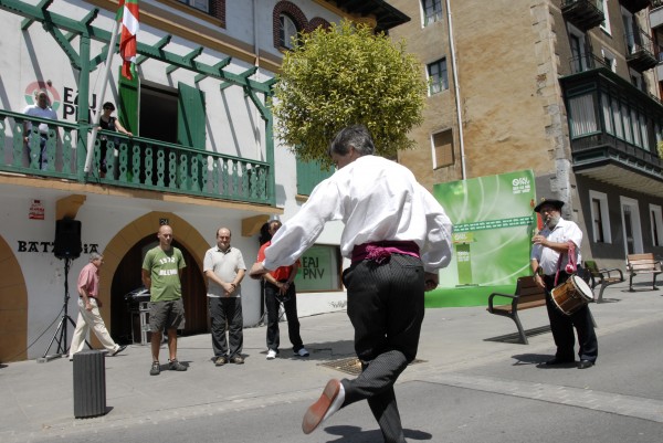 Marcha de la Ikurriña en Arrigorriaga 