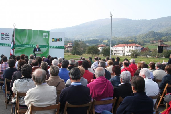Ortuzar con alcaldes y candidatos de Mungialdea