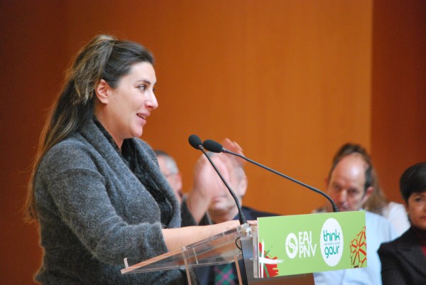 MARIA SOLANA PRESENTANDO EL ACTO
