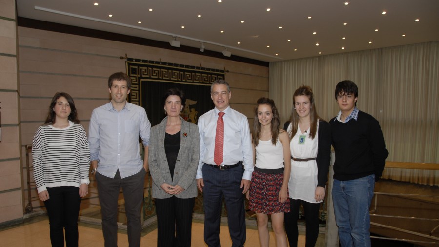 Encuentro con estudiantes de Lauaxeta