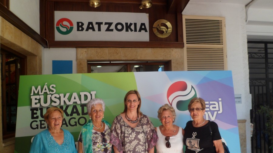 Itxaso Atutxa Benidorm-eko euskaldunak bisitatu ditu