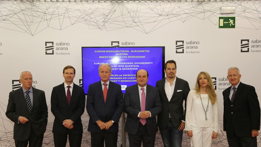 Brexit eta migrazioei buruzko seminarioaren irekiera. Andoni Ortuzar