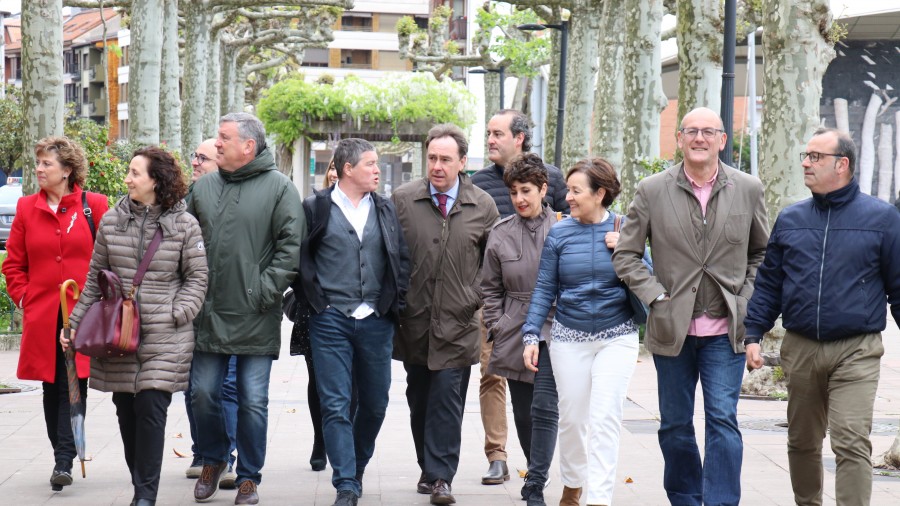 Trenbide azpiegiturei buruzko ekitaldi sektoriala. Joseba Agirretxea, Maribel Vaquero. Beasain