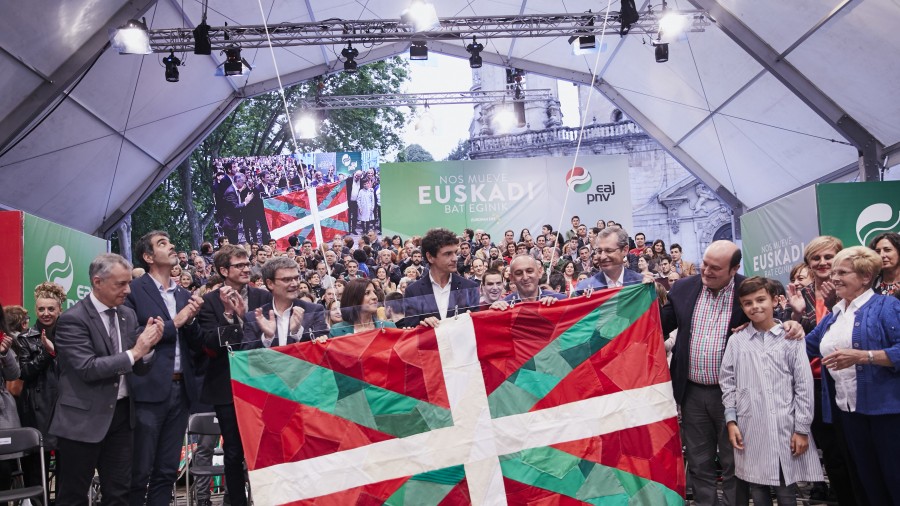 EAJ-PNVk euskal hiritarrak deitu ditu hilaren 26an masiboki bozkatzera Euskadik bere etorkizunerako urratsak ematen jarrai dezan EAJ-PNVk euskal hiritarrak deitu ditu hilaren 26an masiboki bozkatzera Euskadik bere etorkizunerako urratsak ematen jarrai dezan