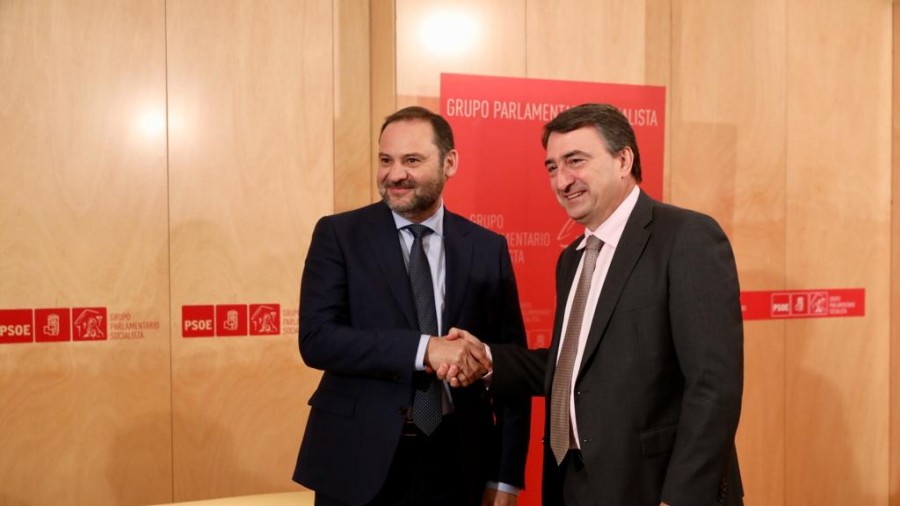 Aitor Esteban y José Luis Ábalos se reúnen en el Congreso en un clima “distendido” y “constructivo” Aitor Esteban y José Luis Ábalos se reúnen en el Congreso en un clima “distendido” y “constructivo”