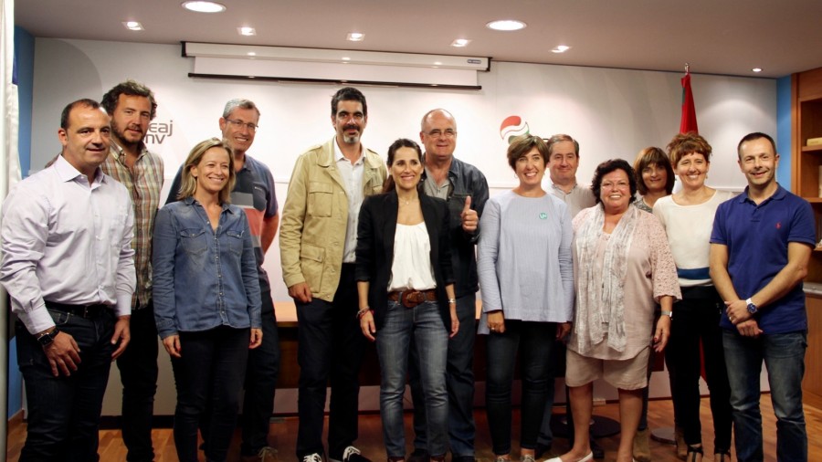 Luke Uribe-Etxebarriak Eusko Legebiltzarra utzi du senatari kargua hartzeko Luke Uribe-Etxebarriak Eusko Legebiltzarra utzi du senatari kargua hartzeko