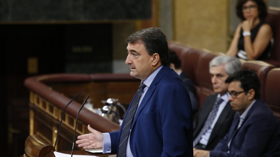 EAJ-PNVk abstentzioa bozkatuko du Pedro Sánchezen inbestiduraren lehen bozketan. “Guk ezin dugu atxikimendu huts batekin bat egin” EAJ-PNVk abstentzioa bozkatuko du Pedro Sánchezen inbestiduraren lehen bozketan. “Guk ezin dugu atxikimendu huts batekin bat egin”