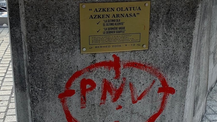 El Bizkai Buru Batzar denuncia la pintada realizada en contra de EAJ-PNV en Bermeo