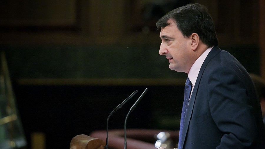 Aitor Esteban, preocupado por la parálisis del Gobierno en funciones, urge a Carmen Calvo a “tomar decisiones y dar respuesta a los compromisos con la CAV y Navarra” Aitor Esteban, preocupado por la parálisis del Gobierno en funciones, urge a Carmen Calvo a “tomar decisiones y dar respuesta a los compromisos con la CAV y Navarra”