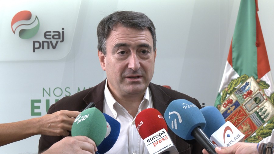 EAJ-PNV se “congratula” de la decisión del Supremo de exhumar a Franco pero critica la tardanza, que “deja en entredicho la tan modélica Transición” EAJ-PNV se “congratula” de la decisión del Supremo de exhumar a Franco pero critica la tardanza, que “deja en entredicho la tan modélica Transición”