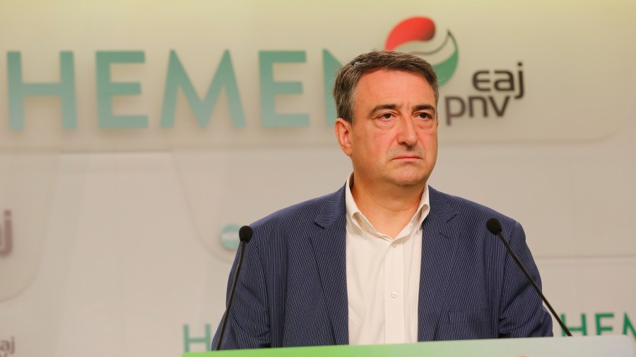 Aitor Esteban Francoren exhumazioaz: “Erreparazioa eskaintzeko ekitaldia izan behar zena frankismoa goratzeko ekintza bihurtu da” Aitor Esteban Francoren exhumazioaz: “Erreparazioa eskaintzeko ekitaldia izan behar zena frankismoa goratzeko ekintza bihurtu da”