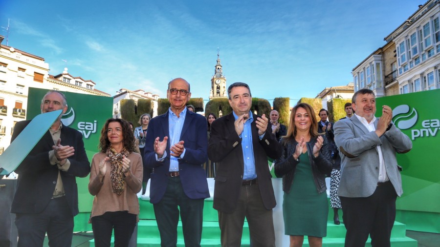 Aitor Estebanek EAJ-PNVren “alternatiba” aldarrikatu du Madrilgo “desastrearen” eta “itxurakeria kolpez eginiko politikaren” aurrean Aitor Estebanek EAJ-PNVren “alternatiba” aldarrikatu du Madrilgo “desastrearen” eta “itxurakeria kolpez eginiko politikaren” aurrean