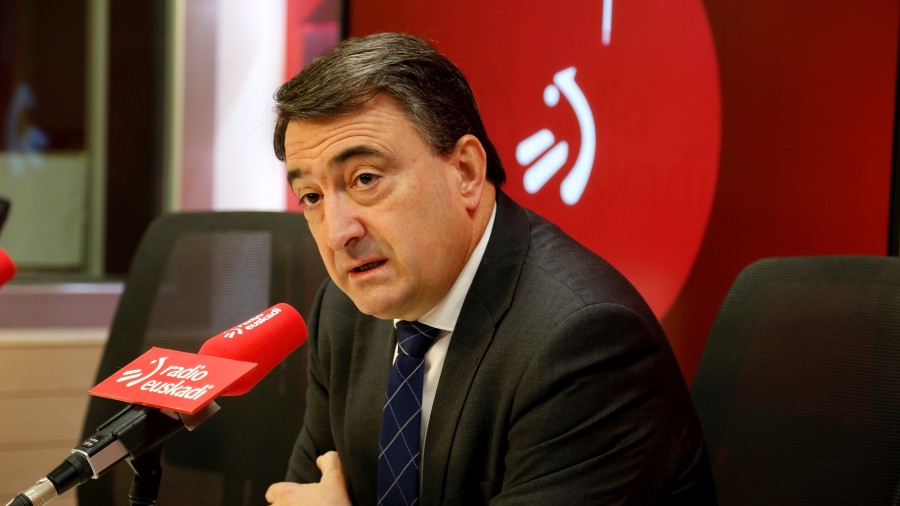 Aitor Esteban lamenta que con su actitud hacia Vox “algunos están jugando con fuego y otros no le dan mucha importancia” Aitor Esteban lamenta que con su actitud hacia Vox “algunos están jugando con fuego y otros no le dan mucha importancia”
